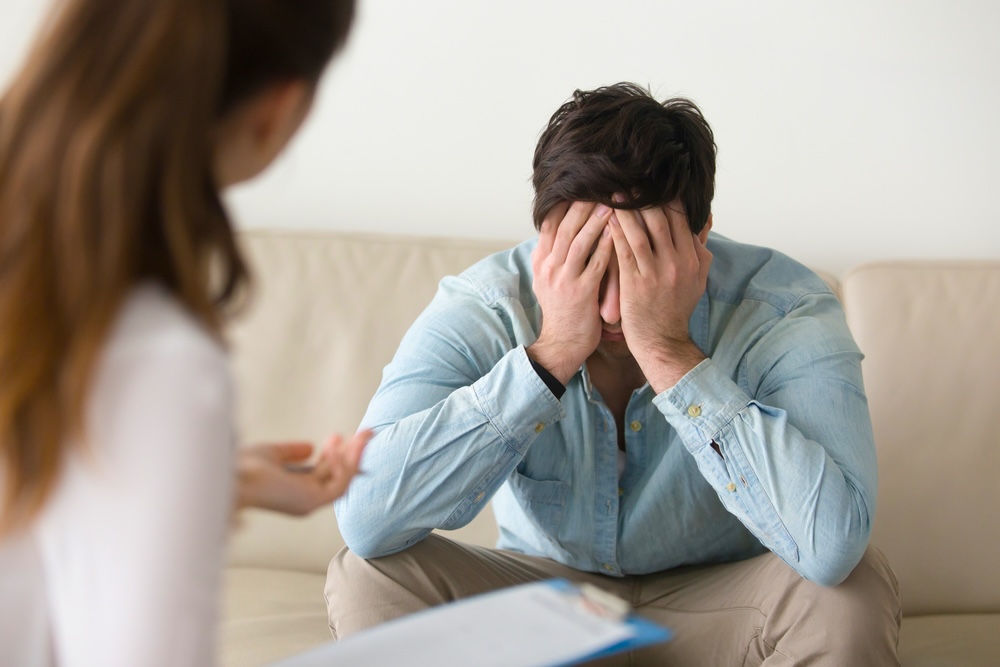 Patient consulting with a dual diagnosis clinic in Lancaster CA